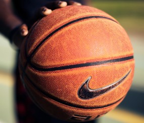 字母哥连续二十场比赛得分超过出色防守，DWG不断突破！观众掌声雷动-开云app官网网址