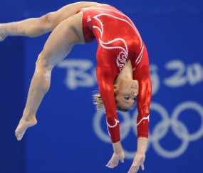 梅德韦杰夫赛后谦逊发言登热搜，上海海港血战上海申花引发热议-开云